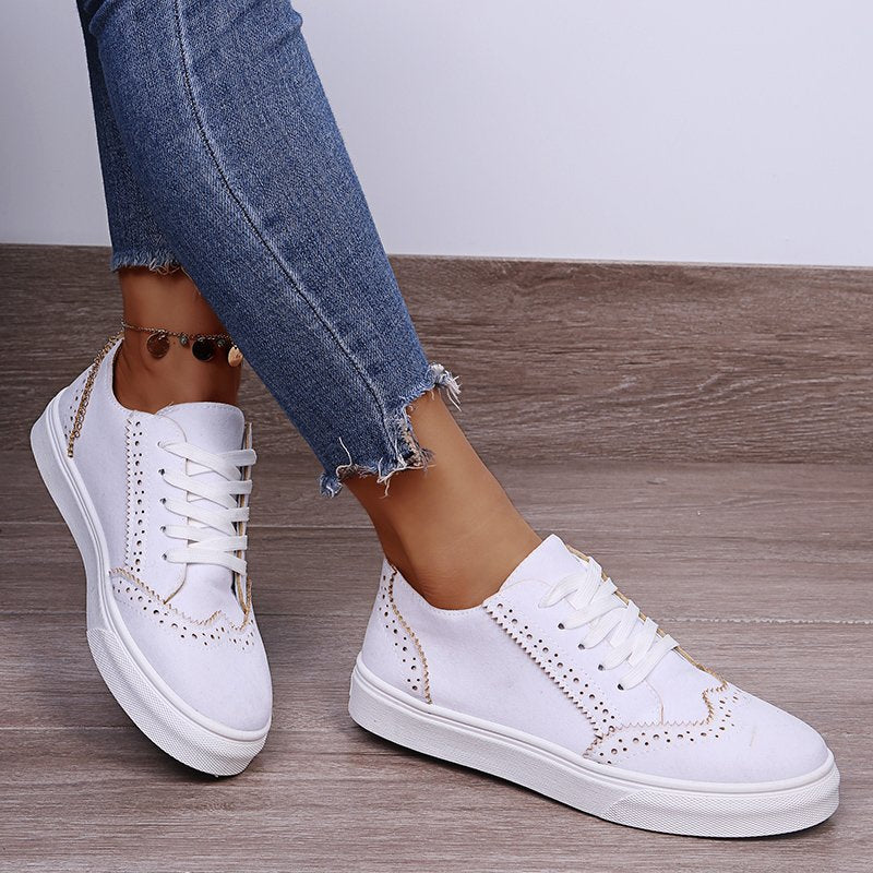 Chaussures pour femmes avec surface ajourée et semelle structurée