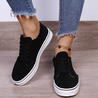 Chaussures pour femmes avec surface ajourée et semelle structurée