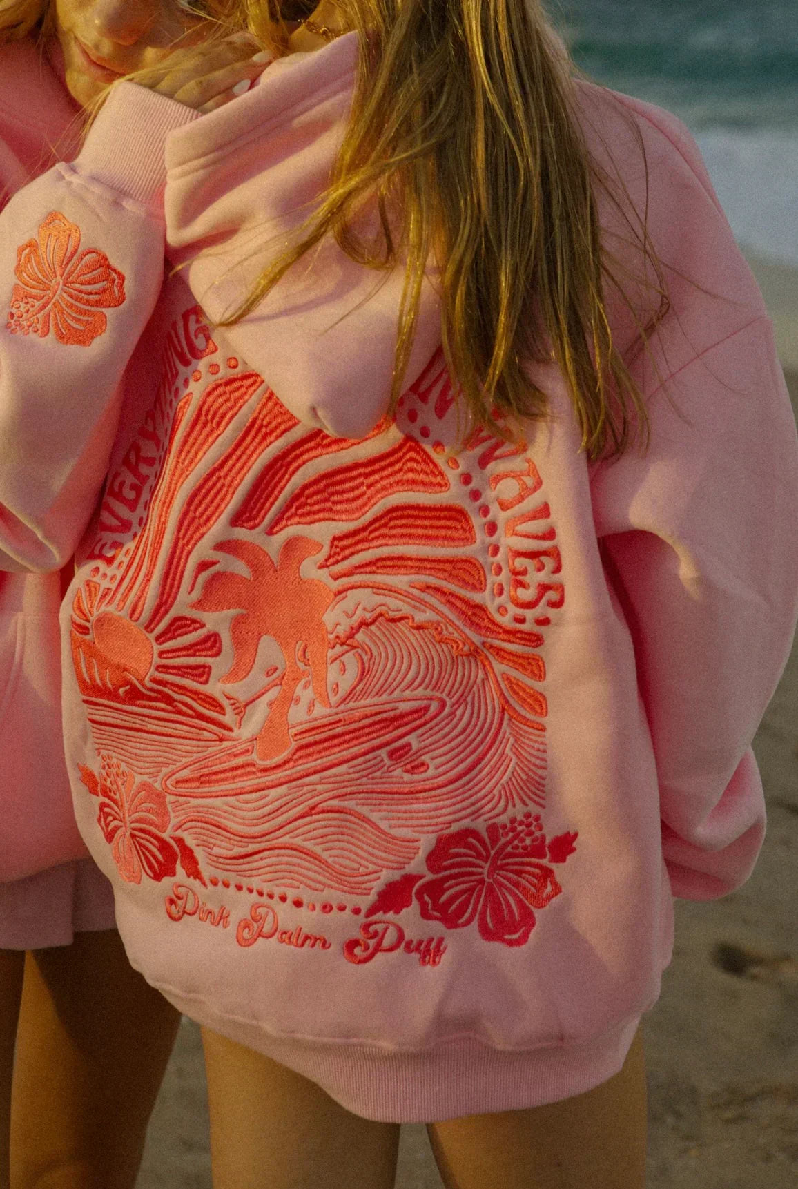 Pull ample femme avec capuche et poche kangourou