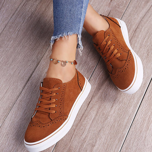 Chaussures pour femmes avec surface ajourée et semelle structurée