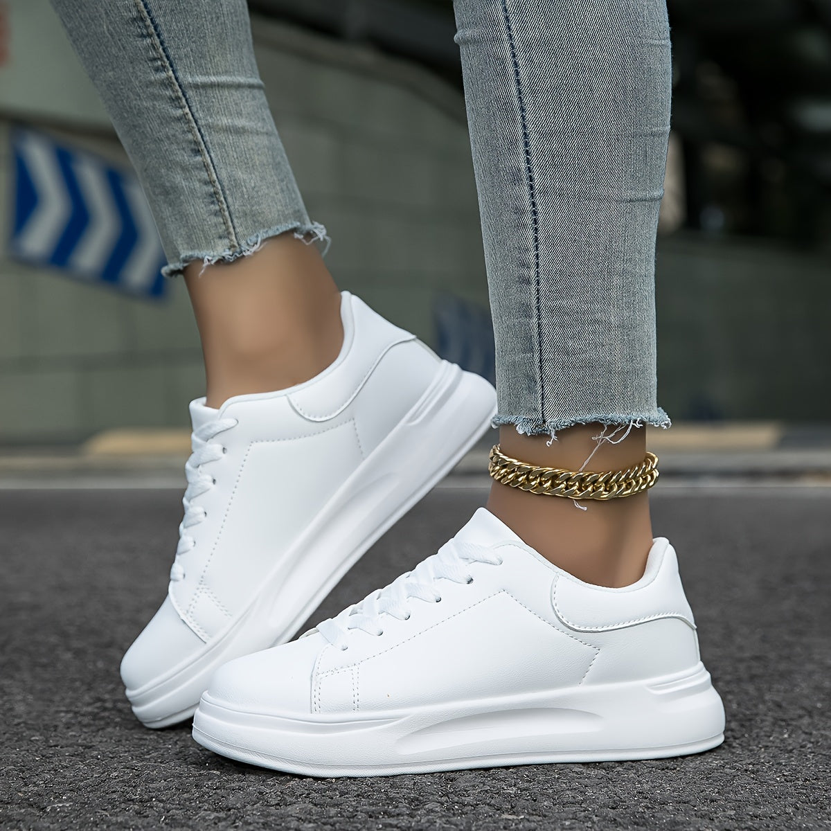 Baskets pour femme blanches à lacets, surface uniforme