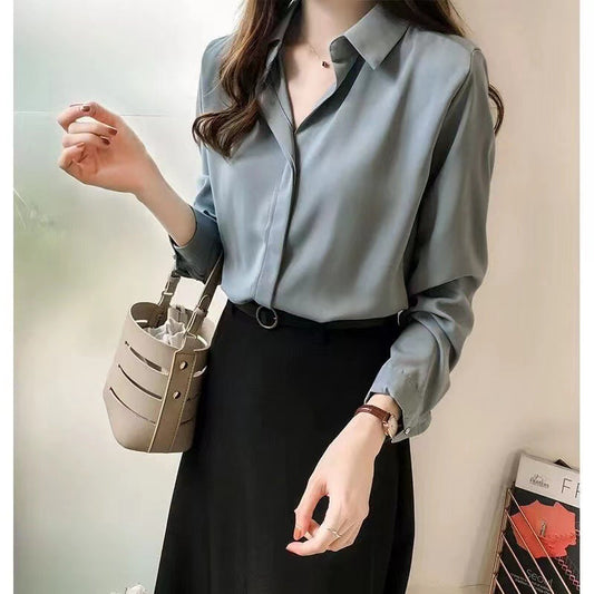 Blouse femme matière brillante à fermeture boutonnée