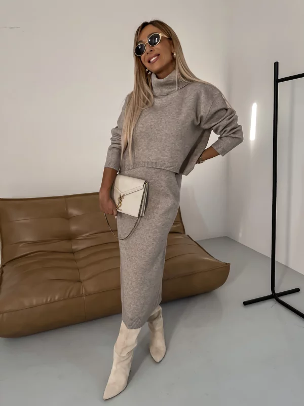 Ensemble tricot femme avec robe midi et pull col roulé – confortable et élégant pour l'automne-hiver
