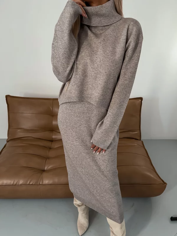 Ensemble tricot femme avec robe midi et pull col roulé – confortable et élégant pour l'automne-hiver