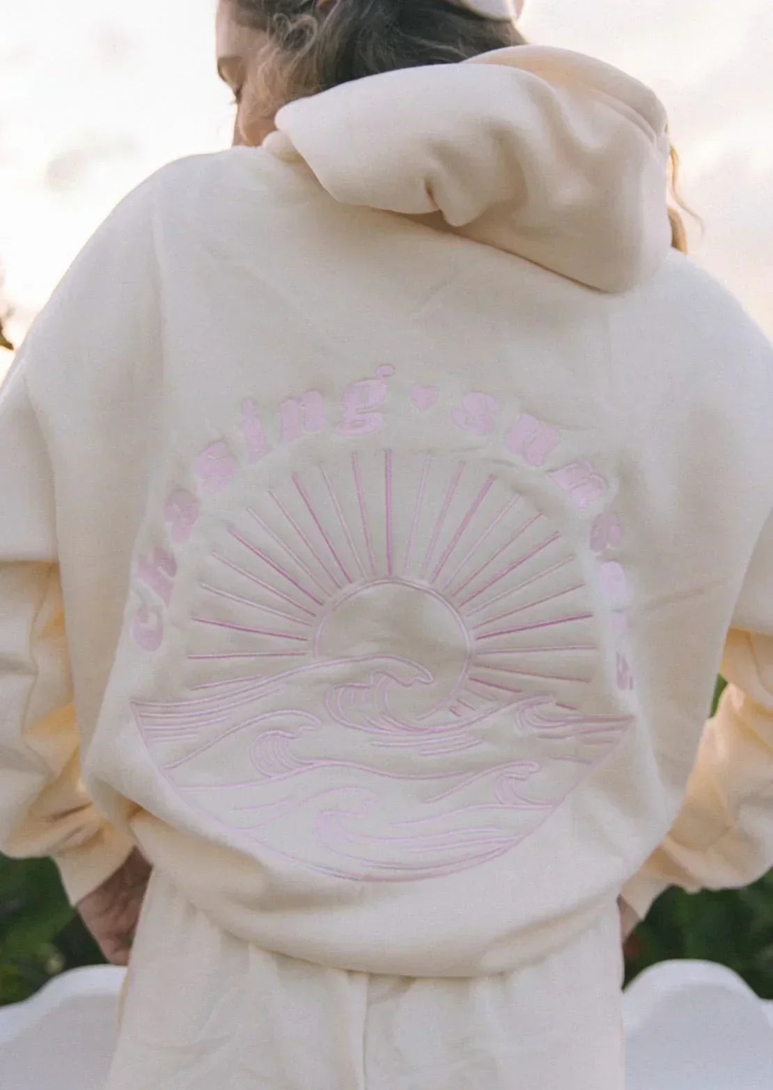 Pull ample femme avec capuche et poche kangourou