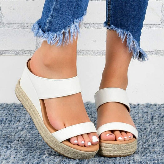 Sandales femme avec détails ajourés et semelle souple