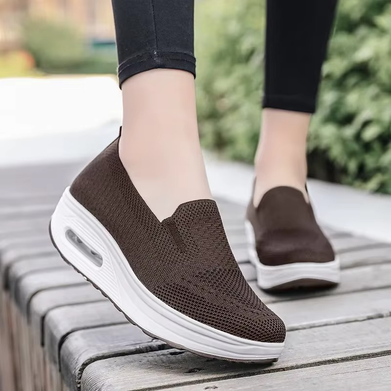 Chaussures femme à semelle fine et structure souple