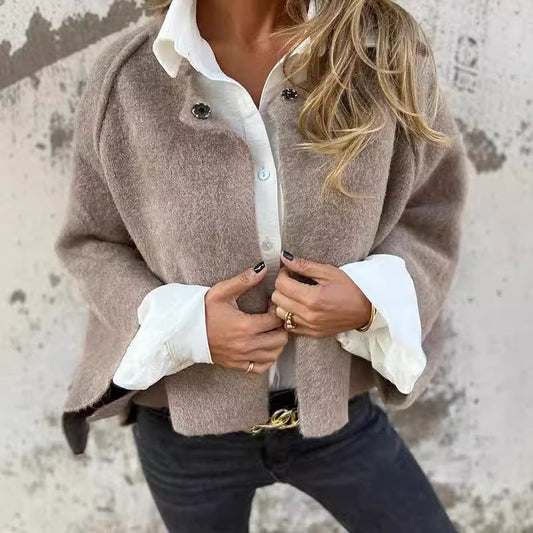 Manteau court à manches évasées chic