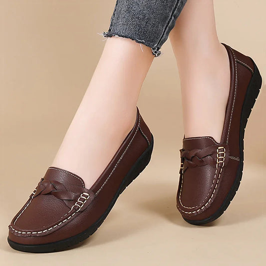 Chaussures mocassins femme à enfiler aspect lisse