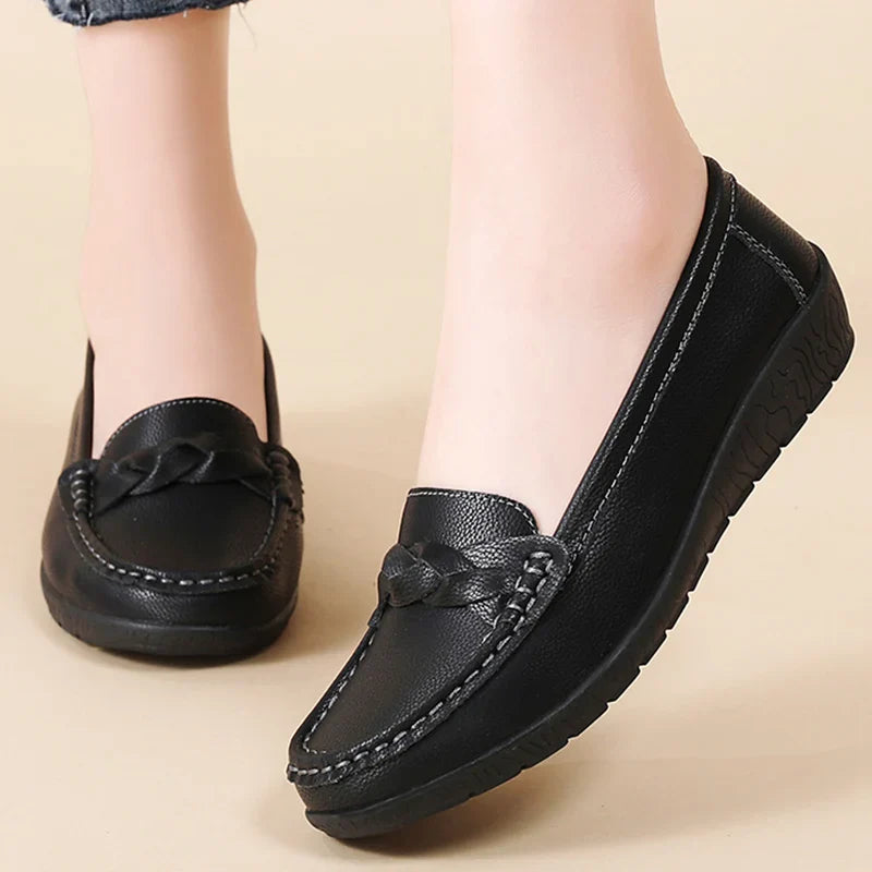 Chaussures mocassins femme à enfiler aspect lisse