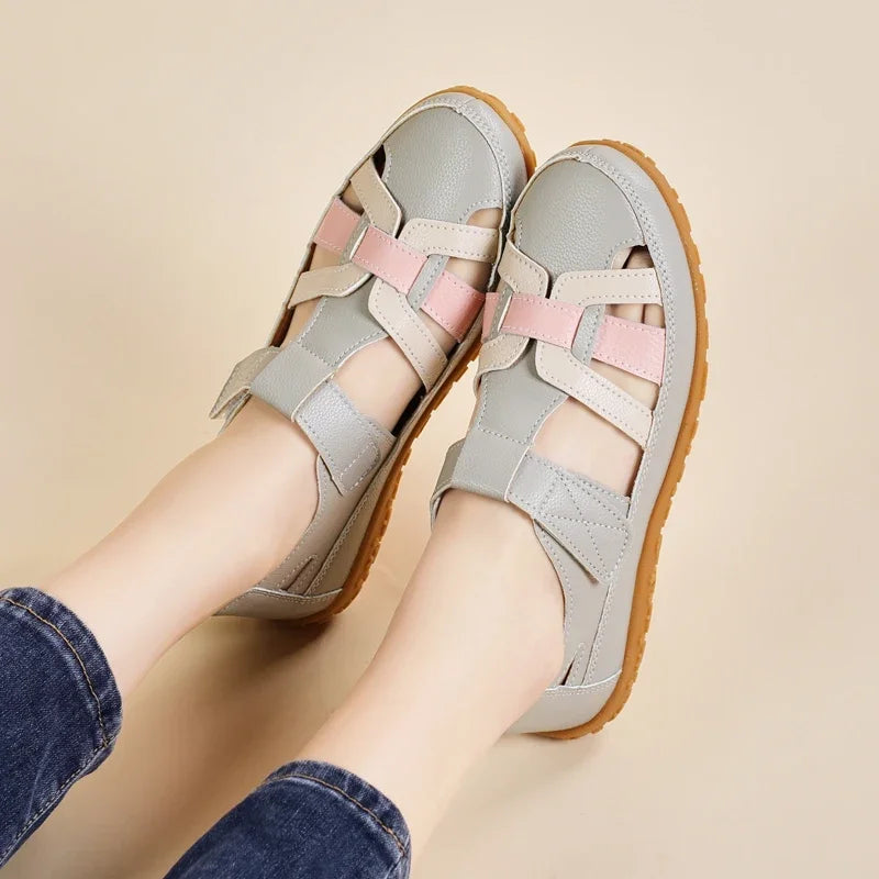Chaussures ouvertes plates femme à bout fermé et brides fines
