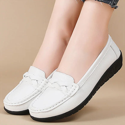 Chaussures mocassins femme à enfiler aspect lisse