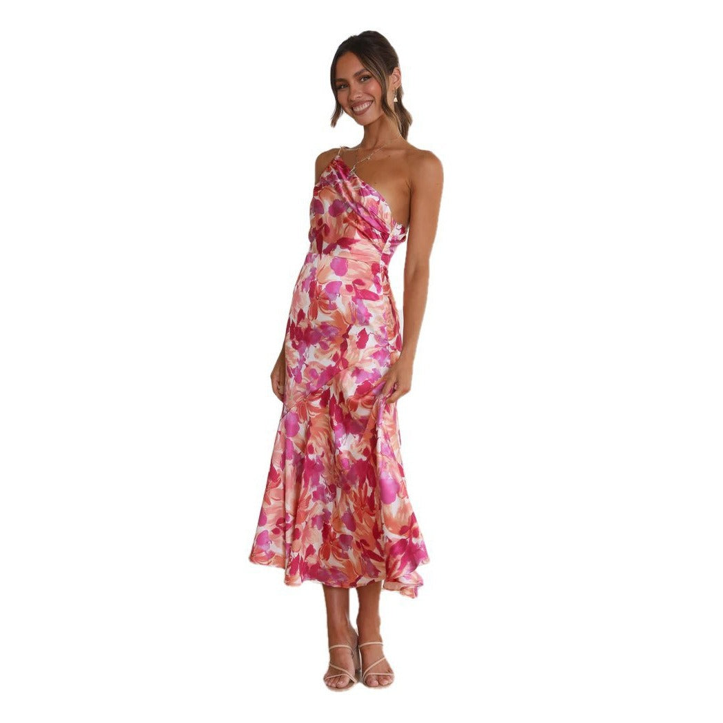 Robe courte de forme asymétrique pour femme