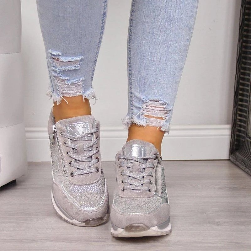 Chaussures pour femmes avec base souple et détails visuels respirants