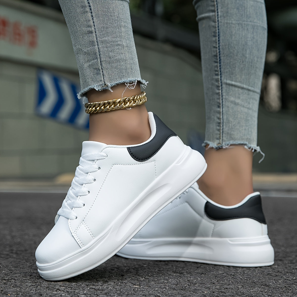 Baskets pour femme blanches à lacets, surface uniforme