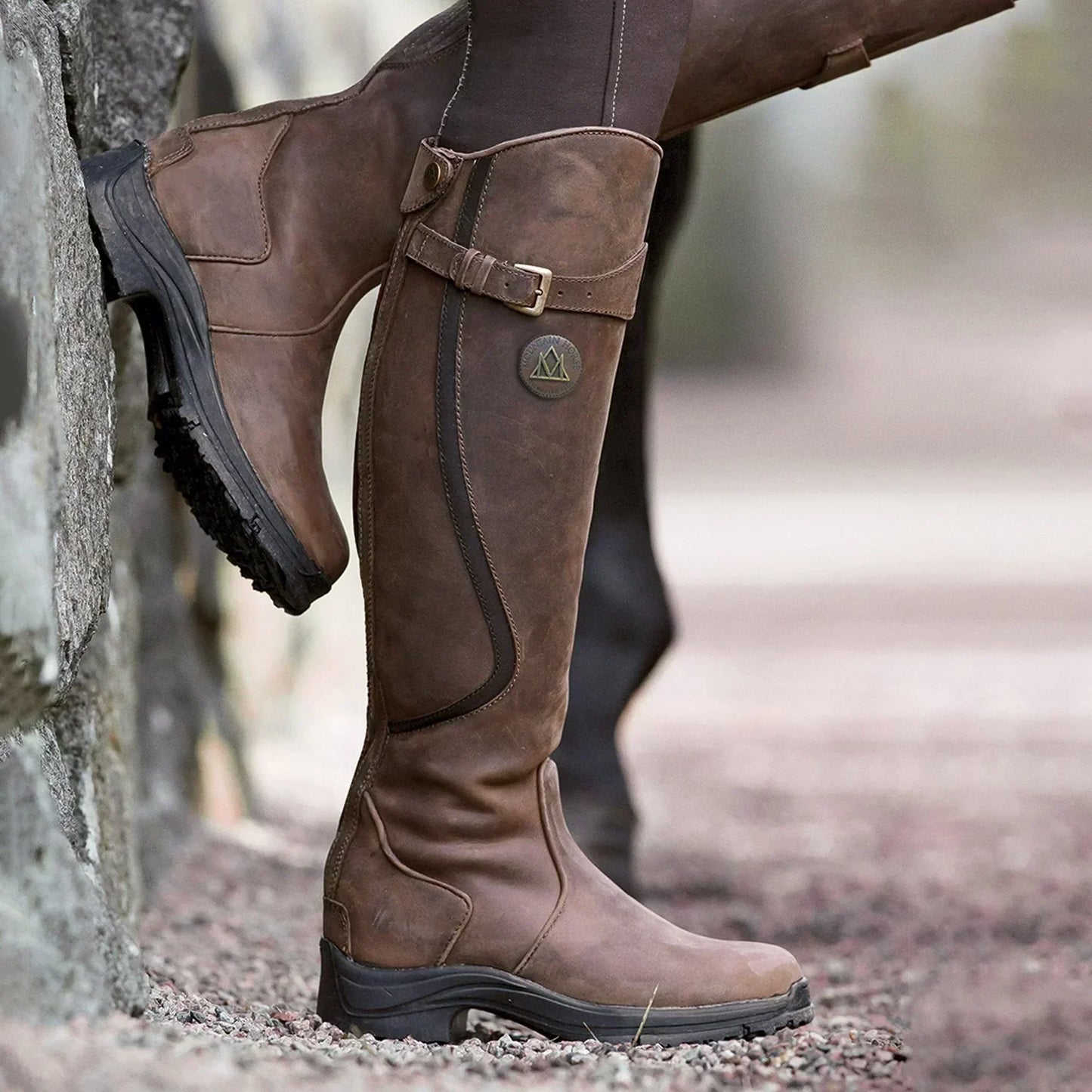 Chaussures bottes femme avec surface structurée et semelle robuste