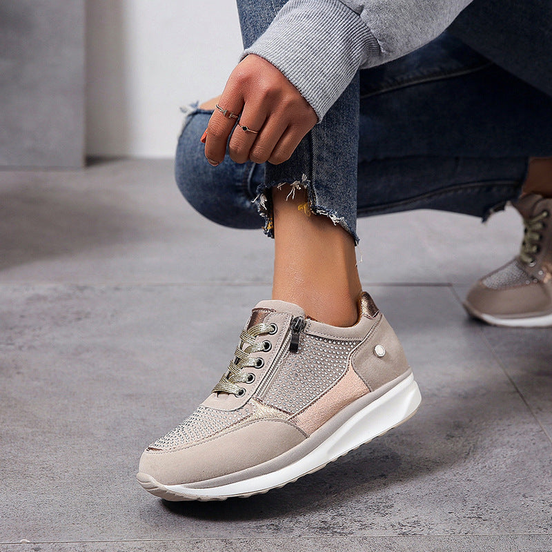 Chaussures pour femmes avec base souple et détails visuels respirants