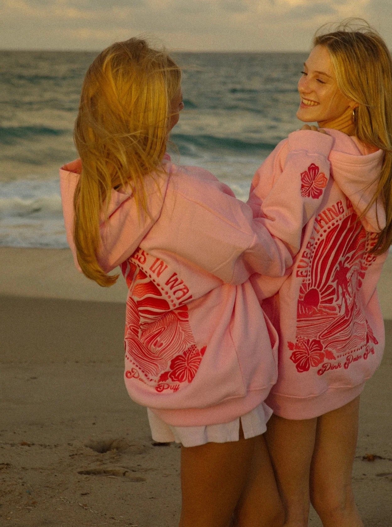 Pull ample femme avec capuche et poche kangourou