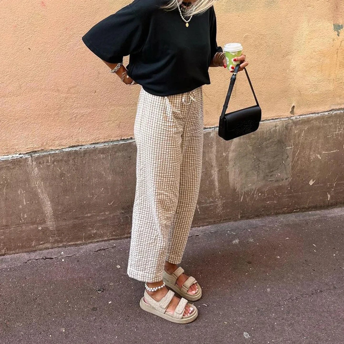 Pantalon femme à coupe droite et taille haute