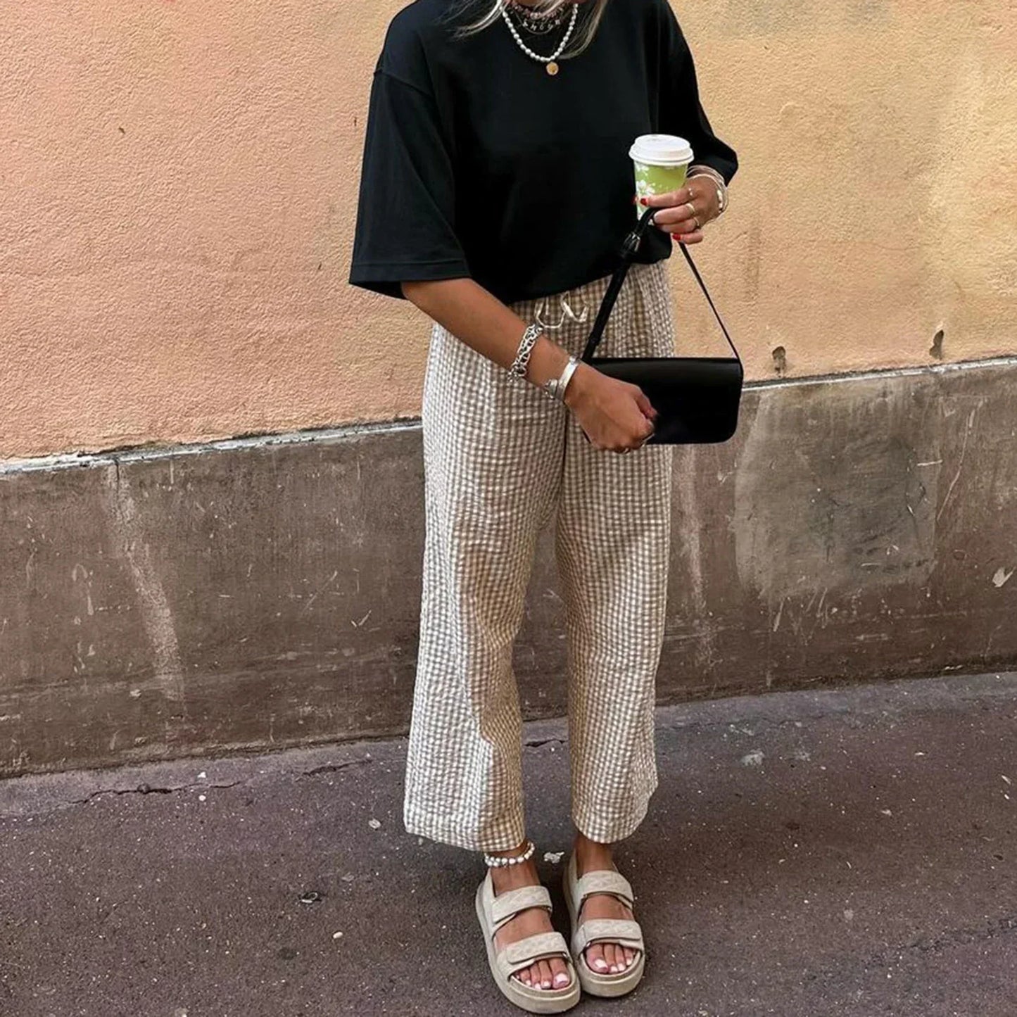 Pantalon femme à coupe droite et taille haute
