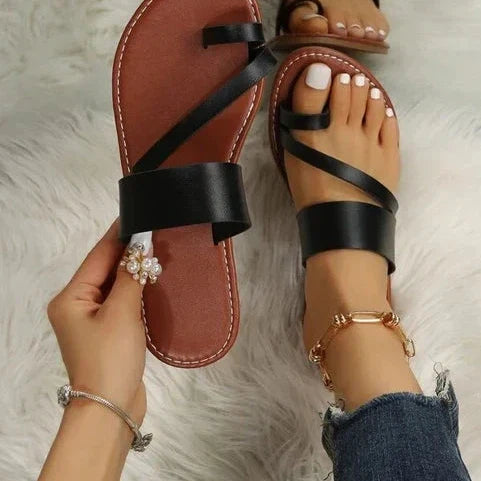 Sandales femme à brides croisées plates pour la saison estivale