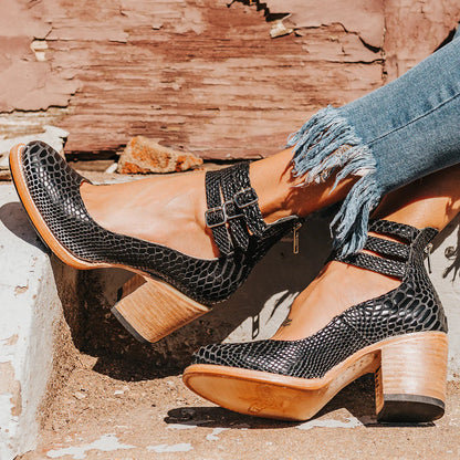 Sandales femme saison été avec brides et finition structurée