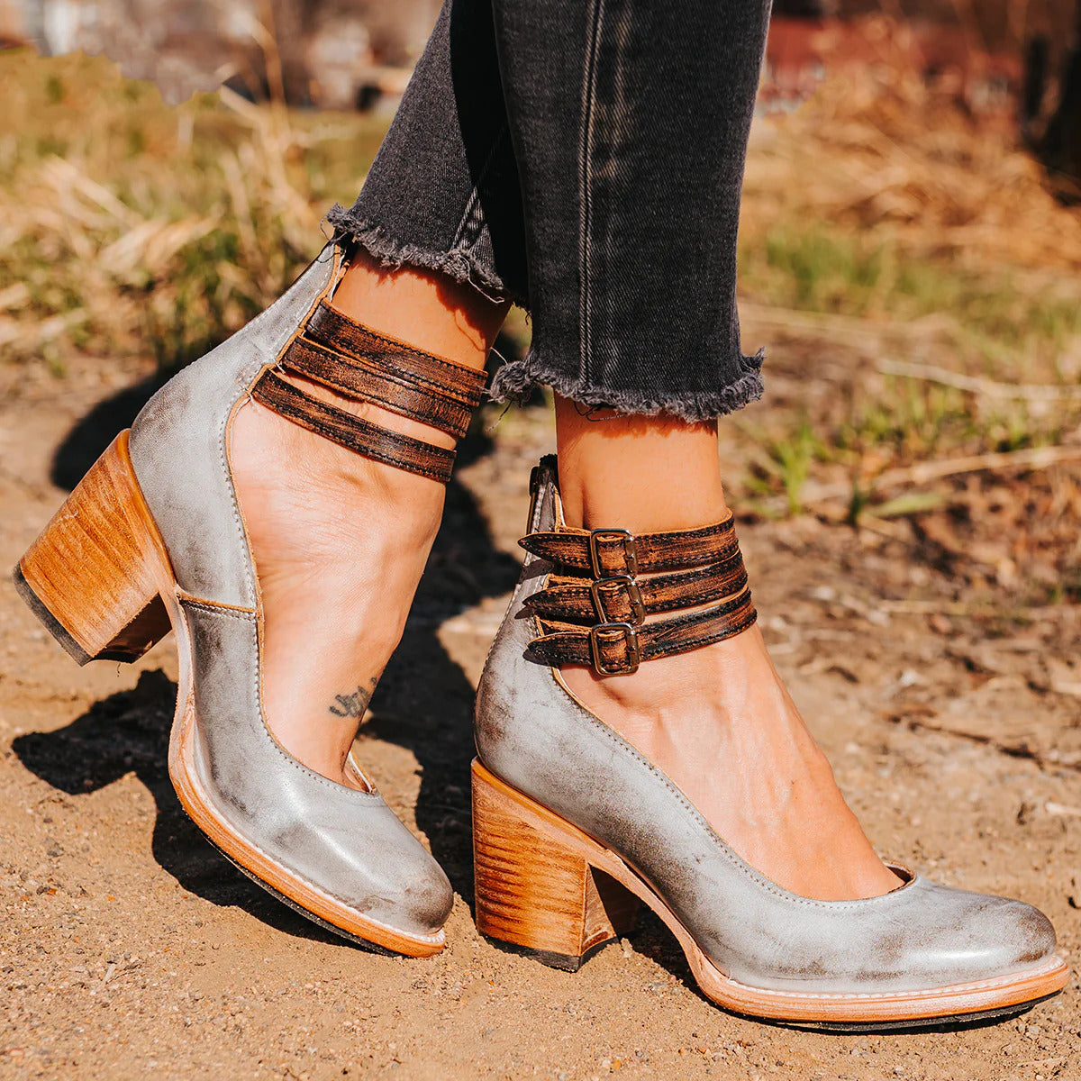Sandales femme saison été avec brides et finition structurée