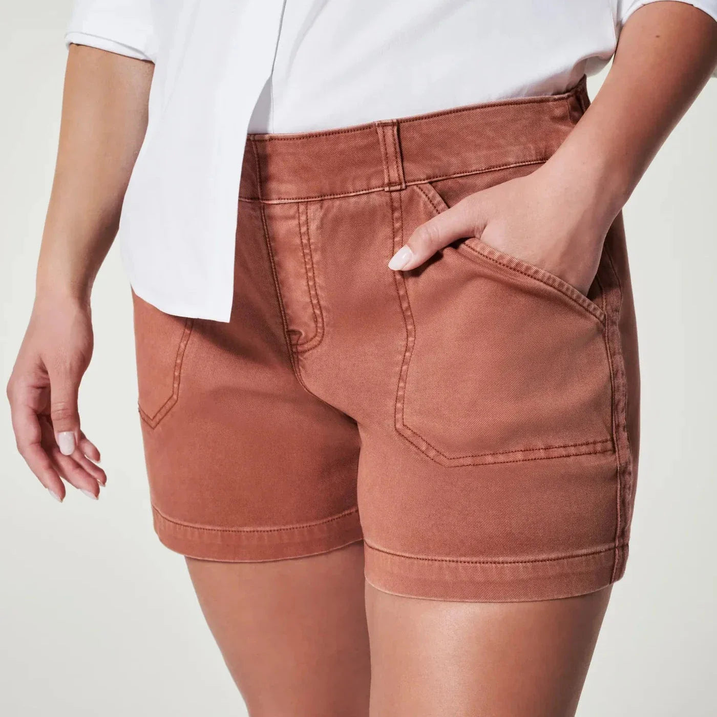 Pantalon court extensible femme style taille haute texturé